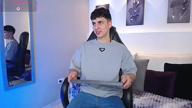 AdrianRinaldi online show from 09-25-25, 08:12