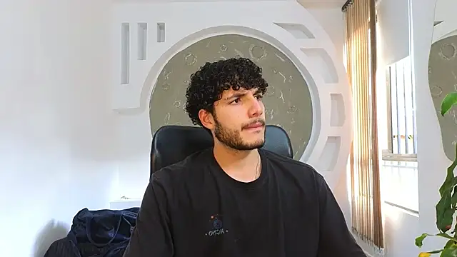 Snapshot of Rafael_Mendezz chatting on 09-21-25, 08:43 Rafael Mendezz online show from 09-21-25, 08:43