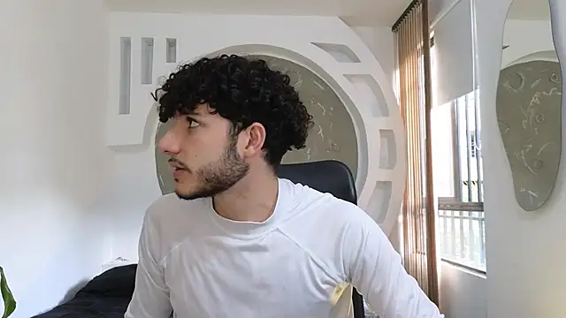 Snapshot of Rafael_Mendezz chatting on 09-24-25, 08:23 Rafael Mendezz online show from 09-24-25, 08:23