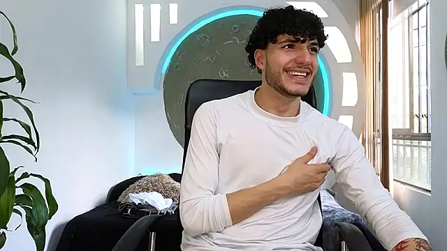 Snapshot of Rafael_Mendezz chatting on 09-28-25, 08:47 Rafael Mendezz online show from 09-28-25, 08:47