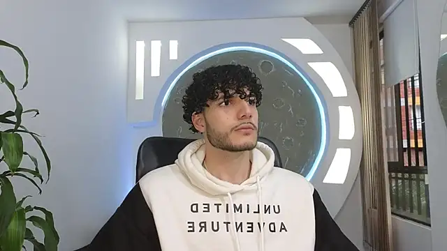 Snapshot of Rafael_Mendezz chatting on 10-01-25, 08:15 Rafael Mendezz online show from 10-01-25, 08:15