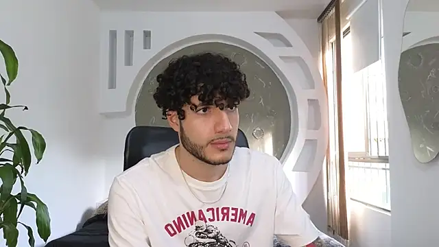 Snapshot of Rafael_Mendezz chatting on 10-10-25, 09:03 Rafael Mendezz online show from 10-10-25, 09:03