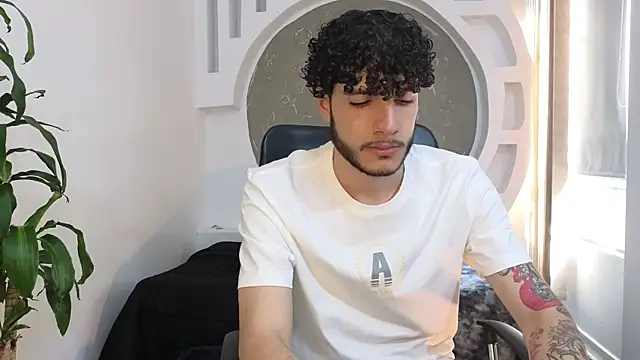 Snapshot of Rafael_Mendezz chatting on 10-19-25, 08:20 Rafael Mendezz online show from 10-19-25, 08:20