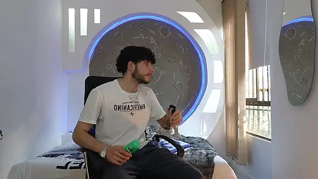 Snapshot of Rafael_Mendezz chatting on 10-29-25, 08:54 Rafael Mendezz online show from 10-29-25, 08:54