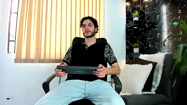 Snapshot of Rafael_Mendezz chatting on 11-08-25, 08:51 Rafael Mendezz online show from 11-08-25, 08:51