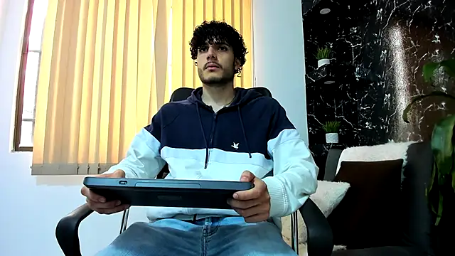 Snapshot of Rafael_Mendezz chatting on 11-19-25, 08:42 Rafael Mendezz online show from 11-19-25, 08:42