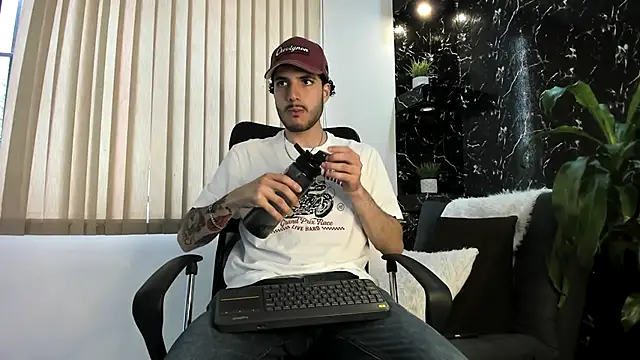 Snapshot of Rafael_Mendezz chatting on 11-20-25, 08:41 Rafael Mendezz online show from 11-20-25, 08:41