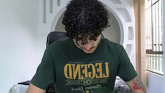 Snapshot of Rafael_Mendezz chatting on 11-25-25, 08:20 Rafael Mendezz online show from 11-25-25, 08:20