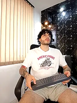 Snapshot of Rafael_Mendezz chatting on 12-15-25, 09:19 Rafael Mendezz online show from 12-15-25, 09:19