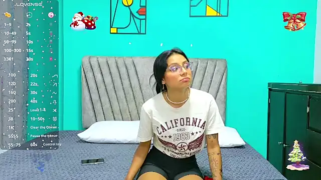 Snapshot of Soffia_Konig_ chatting on 12-04-25, 08:17 Soffia Konig online show from 12-04-25, 08:17