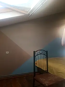 Julia Giulia online show from 10-27-25, 09:57