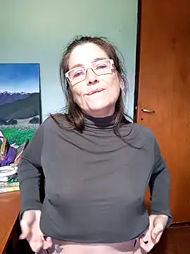 Snapshot of Merida2276 chatting on 10-19-25, 01:56 Merida2276 online show from 10-19-25, 01:56