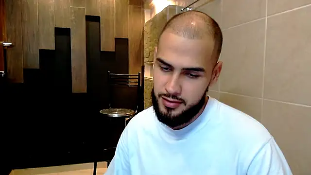 Snapshot of Marcus_Soler chatting on 09-30-25, 01:38 Marcus Soler online show from 09-30-25, 01:38