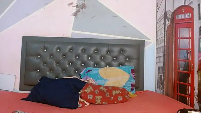 Snapshot of Kylie_Jennerr chatting on 05-30-26, 09:23 Kylie Jennerr online show from 05-30-26, 09:23