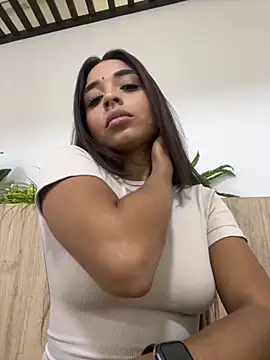 Snapshot of AnnyVega_ chatting on 11-04-25, 09:14 AnnyVega online show from 11-04-25, 09:14