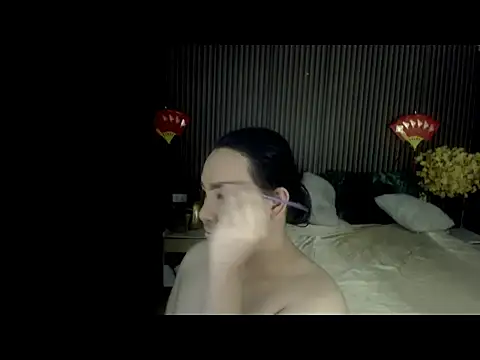 Hotcum ella online show from 10-06-25, 11:24