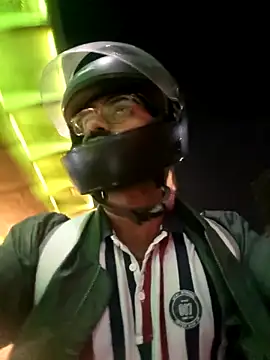 Snapshot of YoursThickDick chatting on 11-10-25, 05:23 YoursThickDick online show from 11-10-25, 05:23