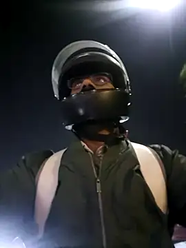 Snapshot of YoursThickDick chatting on 11-18-25, 04:11 YoursThickDick online show from 11-18-25, 04:11