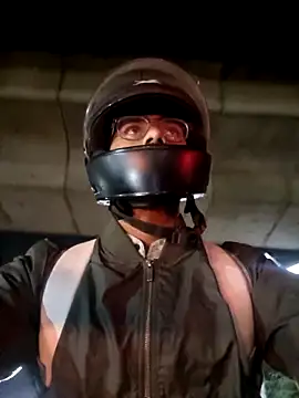 Snapshot of YoursThickDick chatting on 11-20-25, 04:18 YoursThickDick online show from 11-20-25, 04:18