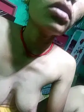 Snapshot of Shreya-couple chatting on 09-28-25, 01:05 Shreya-couple online show from 09-28-25, 01:05