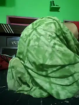 Snapshot of Shreya-couple chatting on 10-25-25, 01:24 Shreya-couple online show from 10-25-25, 01:24