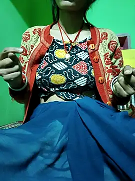 Snapshot of Shreya-couple chatting on 11-19-25, 01:05 Shreya-couple online show from 11-19-25, 01:05