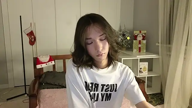 Snapshot of okerriella chatting on 12-20-25, 01:29 okerriella online show from 12-20-25, 01:29