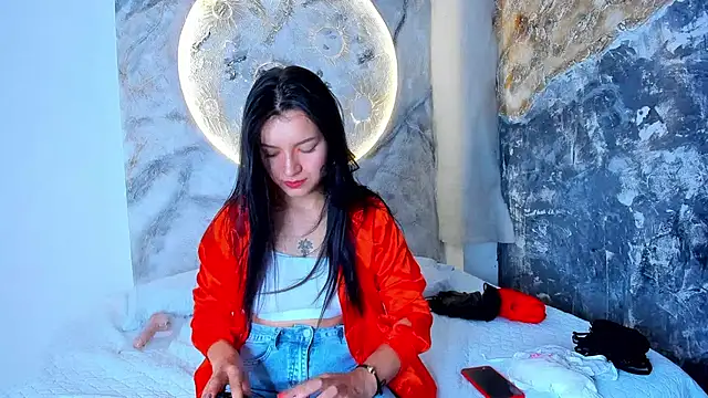 Snapshot of RoxanaBorns_ chatting on 10-28-25, 12:30 RoxanaBorns  online show from 10-28-25, 12:30