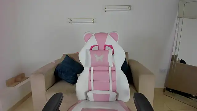 april smiith online show from 09-10-25, 12:16