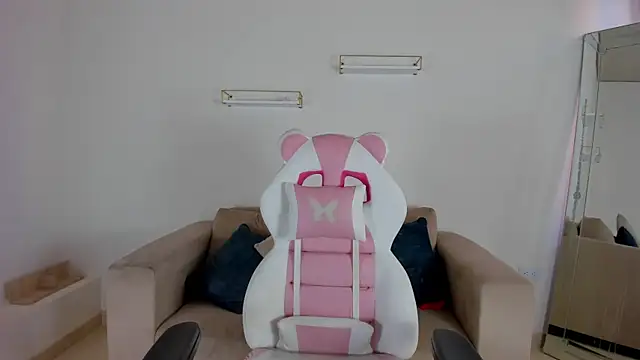 april smiith online show from 10-15-25, 12:16