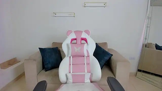 april smiith online show from 11-08-25, 12:16