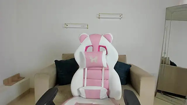 april smiith online show from 02-12-26, 12:11