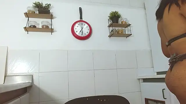 naomi campbel  online show from 10-29-25, 09:27