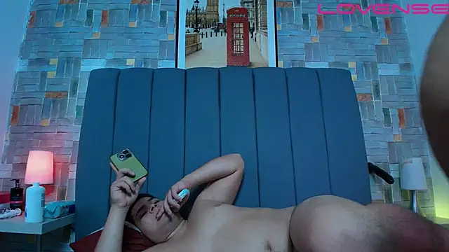 naomi campbel  online show from 03-30-26, 02:45