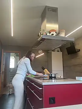 Snapshot of Wildmaca chatting on 11-21-25, 10:58 Wildmaca online show from 11-21-25, 10:58