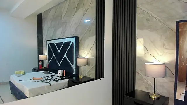 Megan Sweetas online show from 11-21-25, 08:29