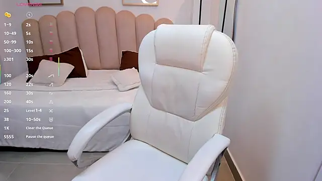 Snapshot of Karliie_kloss_ chatting on 11-17-25, 03:34 Karliie kloss online show from 11-17-25, 03:34