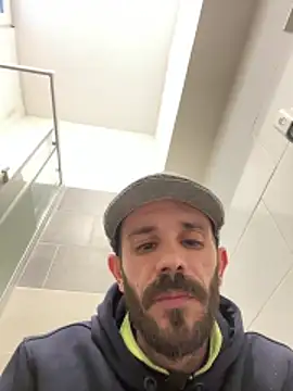 Snapshot of lolo7121 chatting on 03-05-26, 03:52 lolo7121 online show from 03-05-26, 03:52