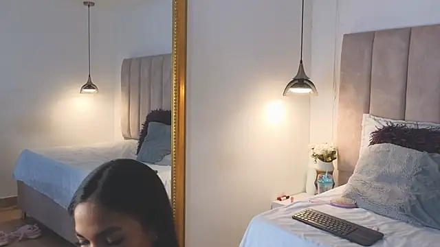 arianaa miller  online show from 10-04-25, 07:56