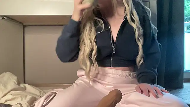 Snapshot of Wodkarella chatting on 09-25-25, 07:34 Wodkarella online show from 09-25-25, 07:34