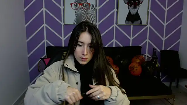 Adhara Kitten online show from 11-19-25, 01:33