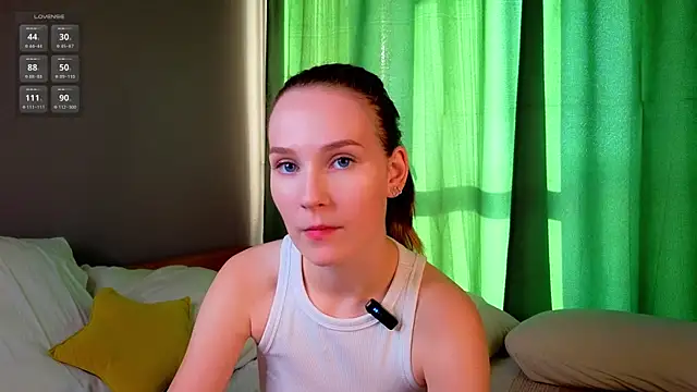 Snapshot of QueenieHathaway chatting on 09-23-25, 01:19 QueenieHathaway online show from 09-23-25, 01:19