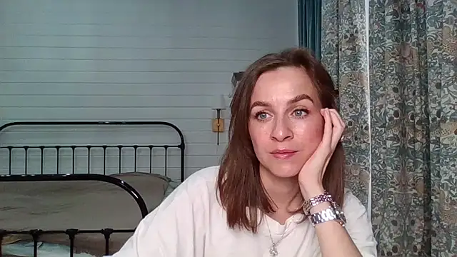 Snapshot of Niravyn_ chatting on 10-24-25, 06:54 Niravyn online show from 10-24-25, 06:54