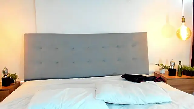 Snapshot of Luna_Claire chatting on 10-25-25, 03:40 Luna Claire online show from 10-25-25, 03:40