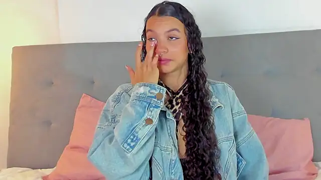 Snapshot of Luna_Claire chatting on 11-12-25, 11:32 Luna Claire online show from 11-12-25, 11:32