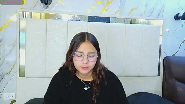 Snapshot of angeles_azul chatting on 06-23-26, 06:06 angeles azul online show from 06-23-26, 06:06