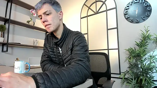 Snapshot of nicktorn chatting on 10-04-25, 12:14 nicktorn online show from 10-04-25, 12:14