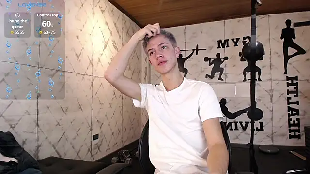 Snapshot of nicktorn chatting on 10-11-25, 11:42 nicktorn online show from 10-11-25, 11:42