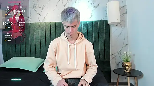 Snapshot of nicktorn chatting on 10-15-25, 01:11 nicktorn online show from 10-15-25, 01:11