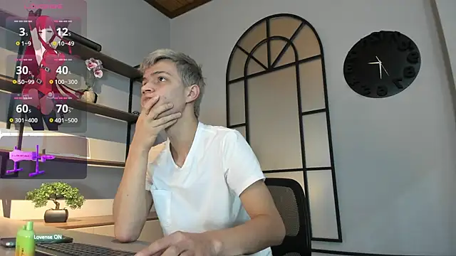 Snapshot of nicktorn chatting on 10-22-25, 12:05 nicktorn online show from 10-22-25, 12:05